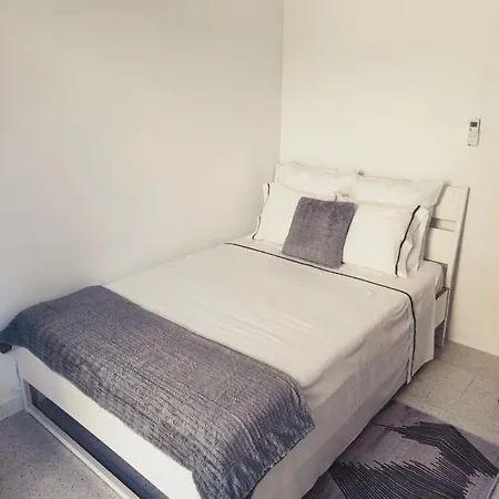 Moradia Geminada V0 - Localização - Casa Inteira Quarteira