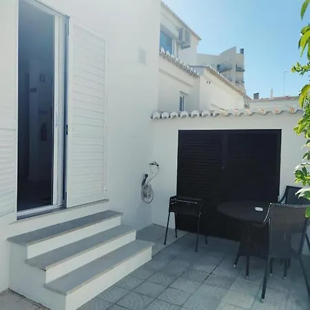 Moradia Geminada V0 - Localização - Casa Inteira